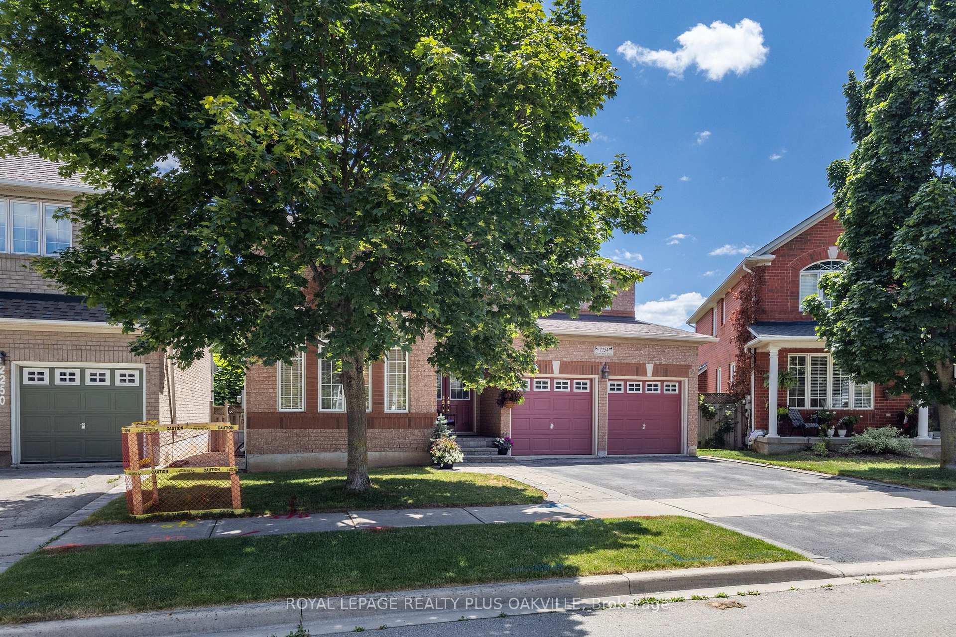 Photo 3 of 2254 Dunforest Crescent, Oakville, Westmount — HOMEH
