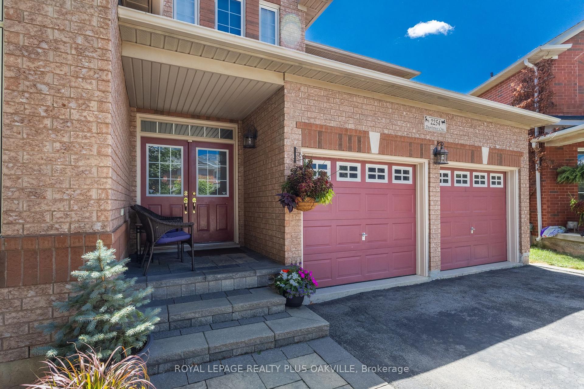 Photo 5 of 2254 Dunforest Crescent, Oakville, Westmount — HOMEH