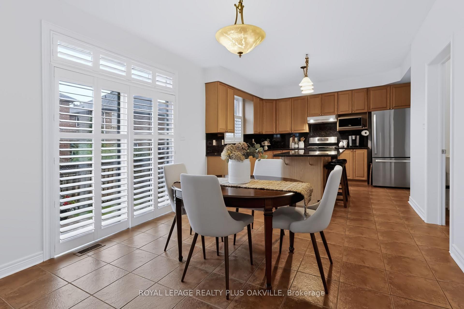 Photo 8 of 2254 Dunforest Crescent, Oakville, Westmount — HOMEH
