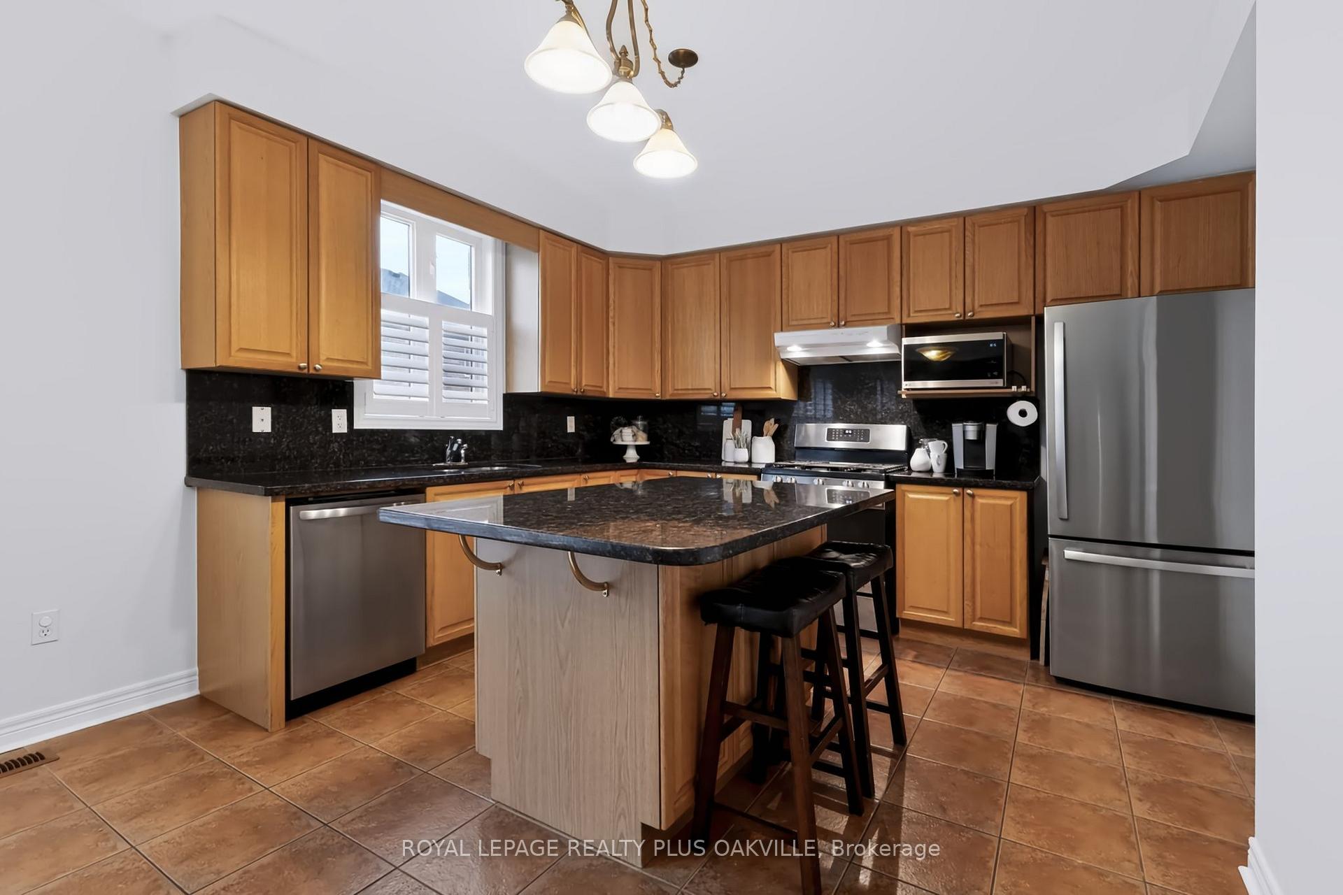 Photo 9 of 2254 Dunforest Crescent, Oakville, Westmount — HOMEH