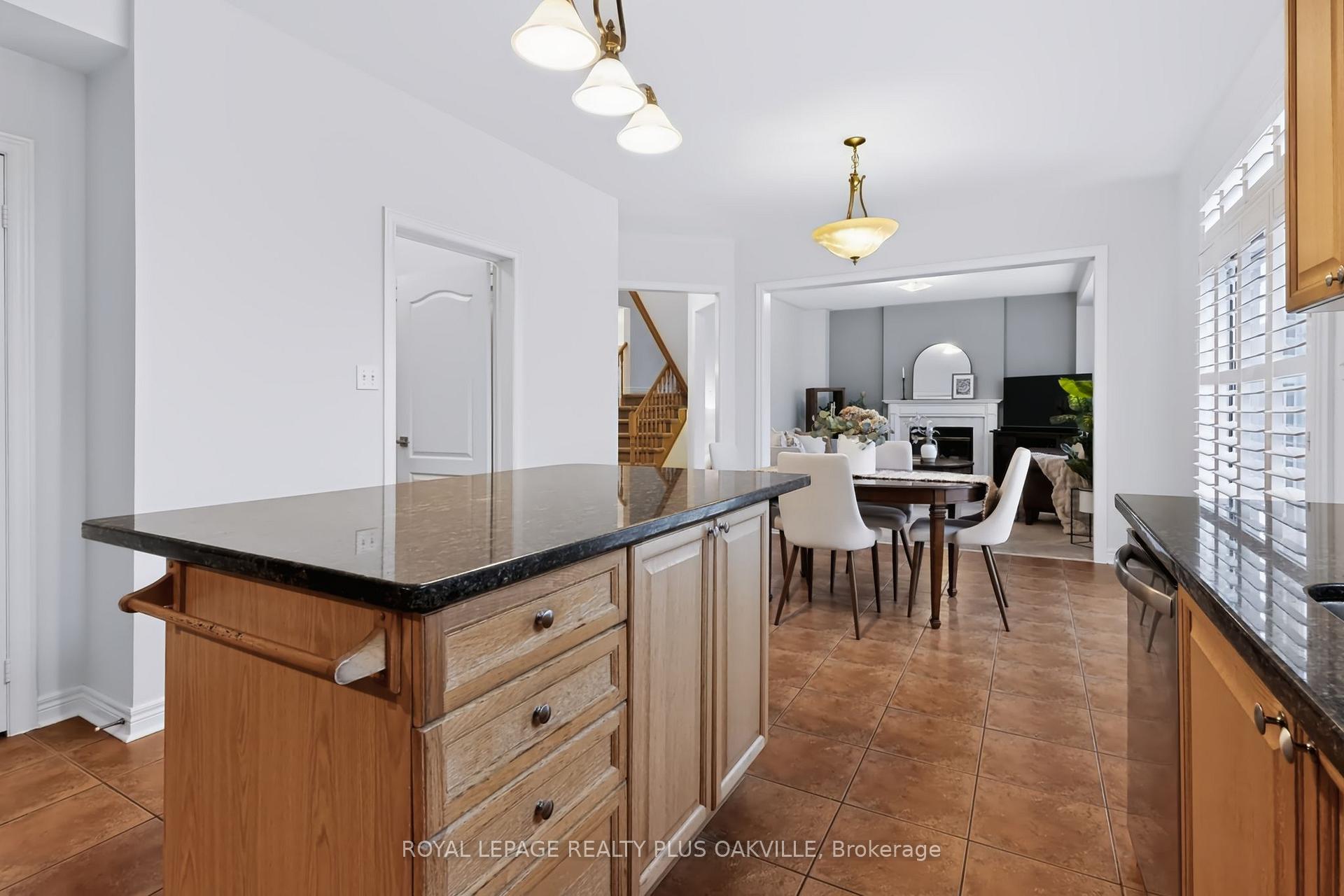 Photo 12 of 2254 Dunforest Crescent, Oakville, Westmount — HOMEH