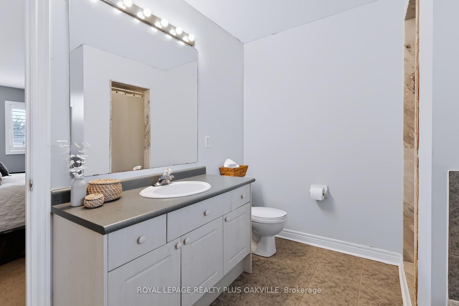 Photo 33 of 2254 Dunforest Crescent, Oakville, Westmount — HOMEH