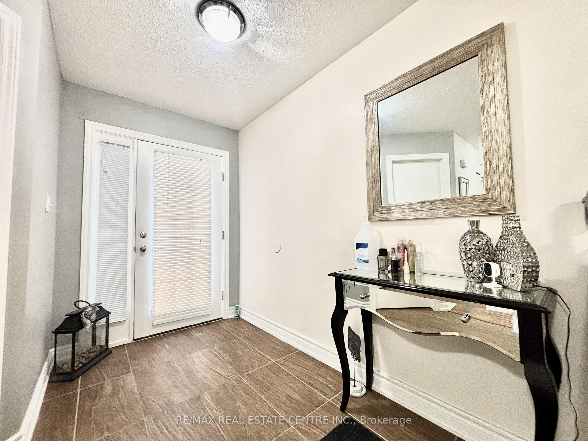 Photo of 1771 Mickleborough Drive W