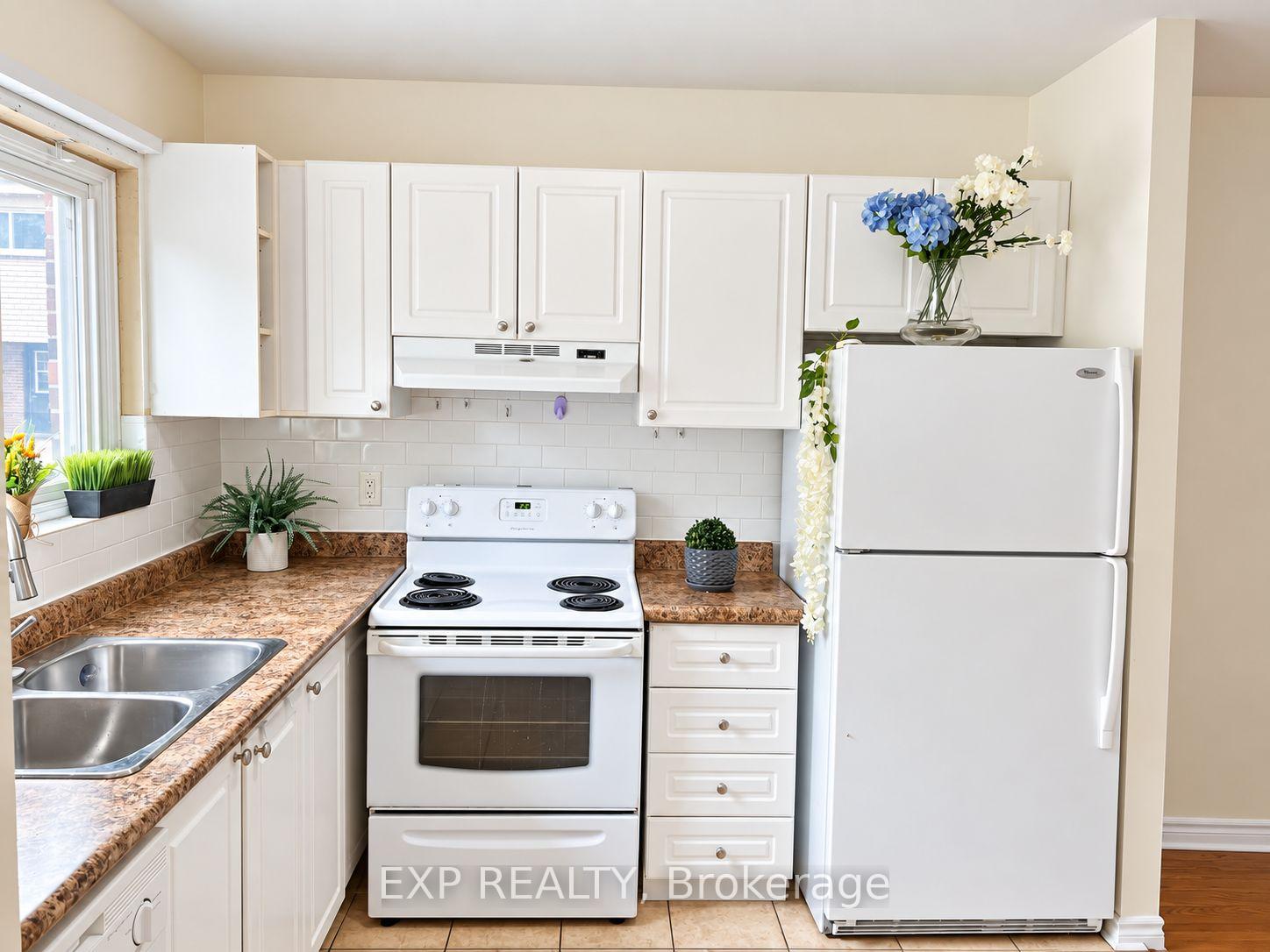 Photo 2 of Unit 111, 55 Godstone Road, North York, Don Valley Village — HOMEH