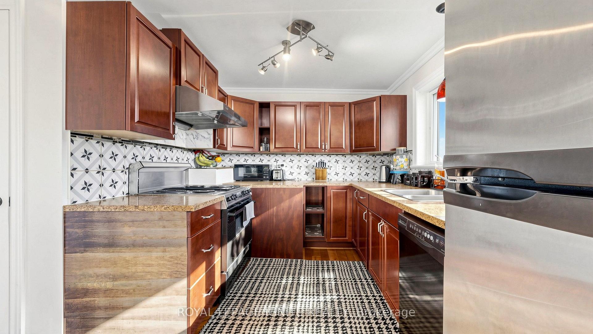 Photo 18 of 487 Wilson Road S, Oshawa, Donevan — HOMEH