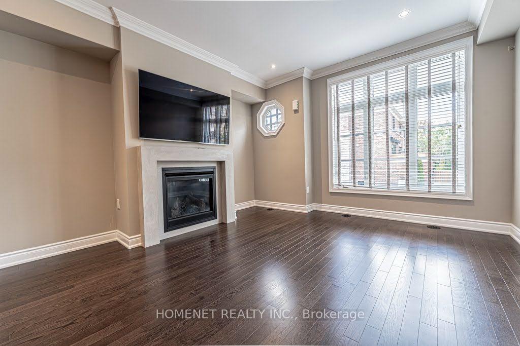 Photo 3 of 2058 Queensborough Gate, Mississauga, Central Erin Mills — HOMEH