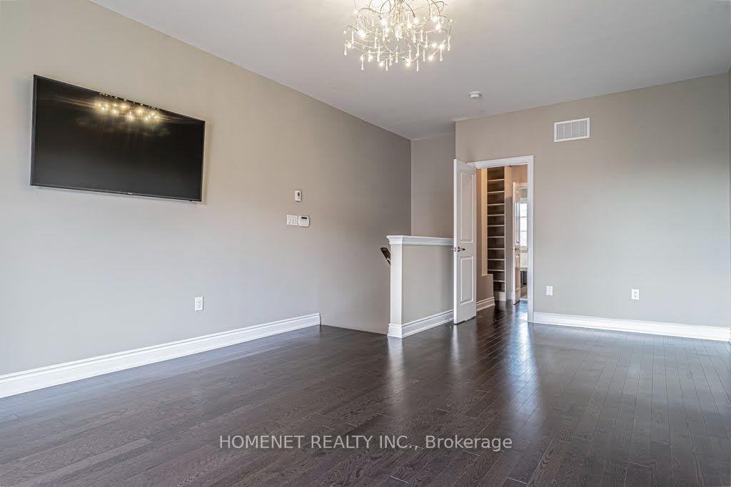 Photo 13 of 2058 Queensborough Gate, Mississauga, Central Erin Mills — HOMEH