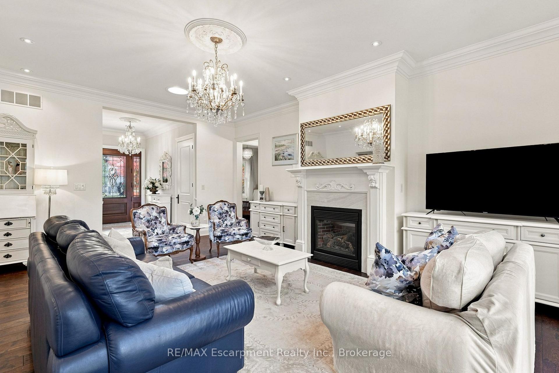 Photo 5 of 2073 Deramore Drive, Oakville, Ford — HOMEH