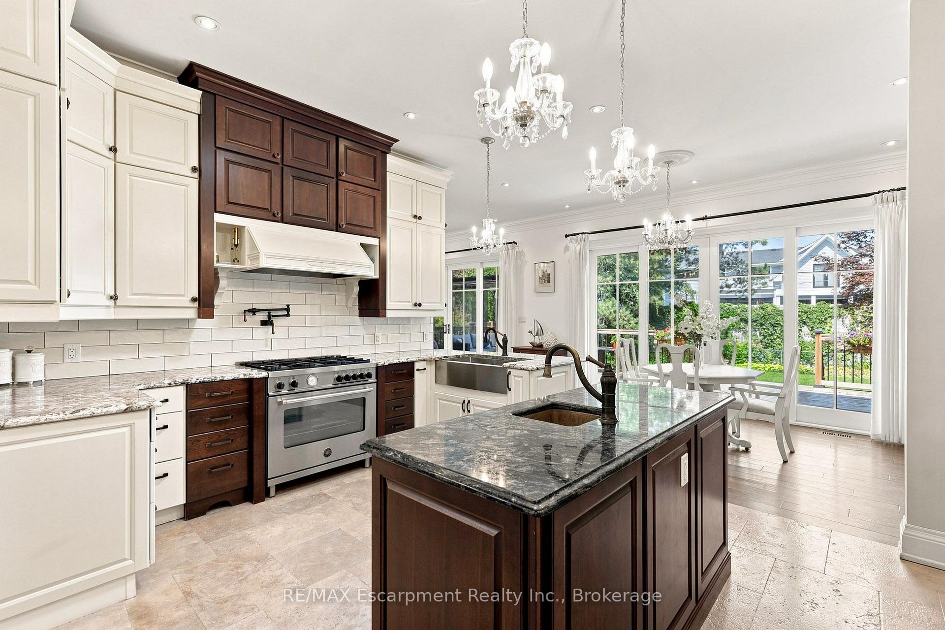 Photo 12 of 2073 Deramore Drive, Oakville, Ford — HOMEH