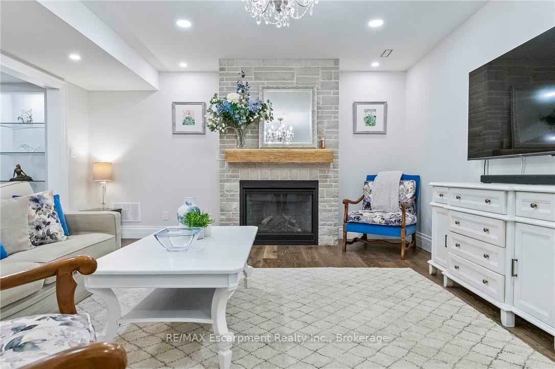 Photo 28 of 2073 Deramore Drive, Oakville, Ford — HOMEH