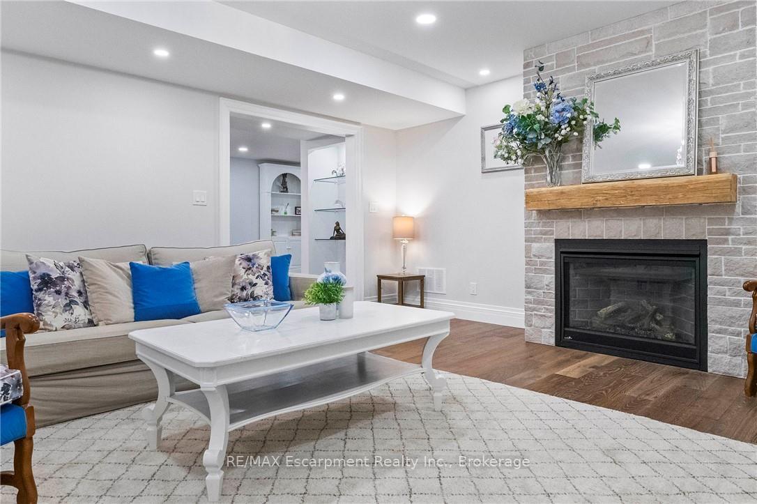 Photo 29 of 2073 Deramore Drive, Oakville, Ford — HOMEH