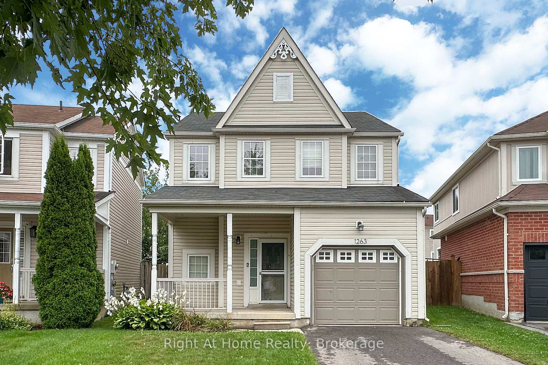 Photo 2 of 1263 Gyatt Crescent, Oshawa, Pinecrest — HOMEH