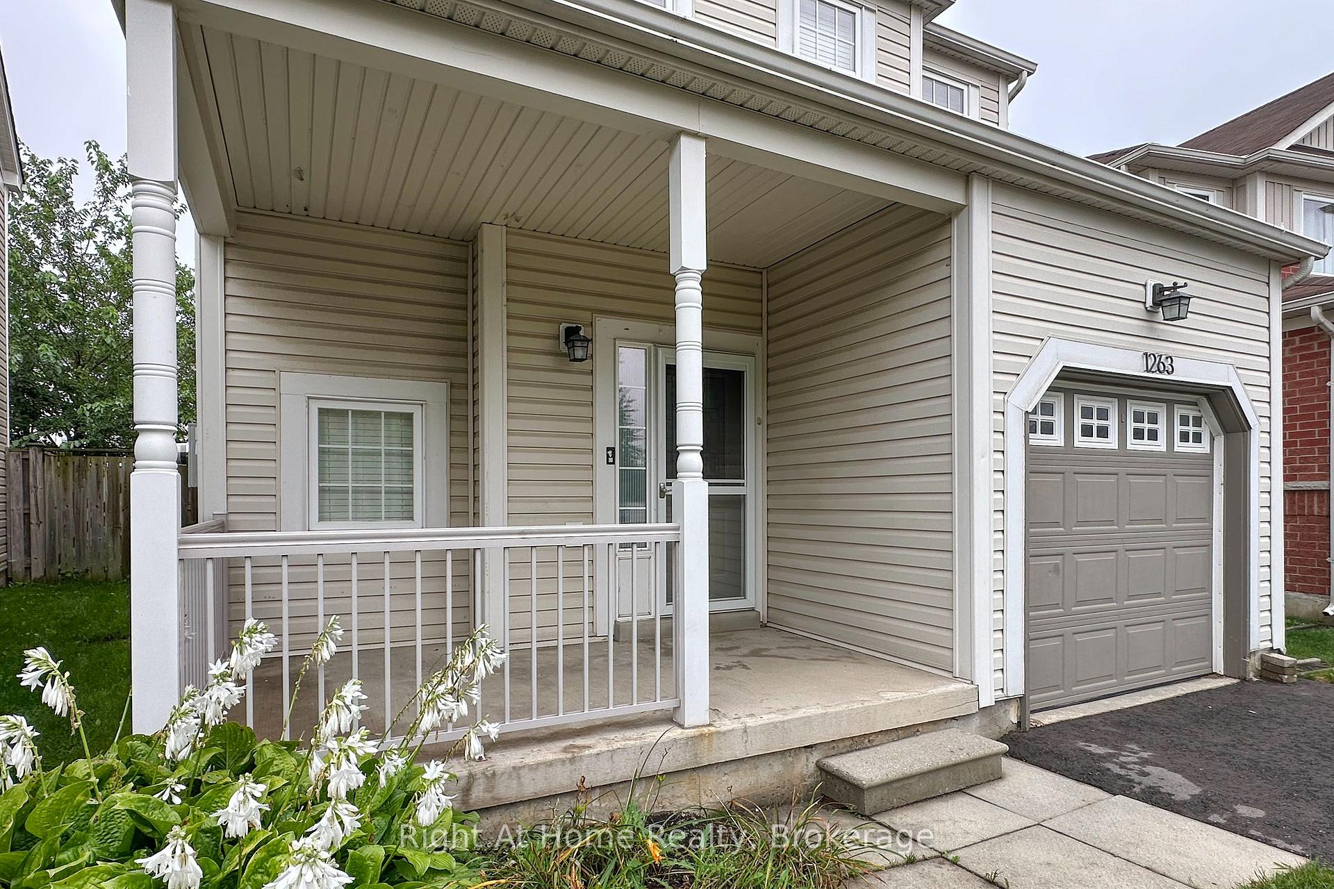 Photo 3 of 1263 Gyatt Crescent, Oshawa, Pinecrest — HOMEH