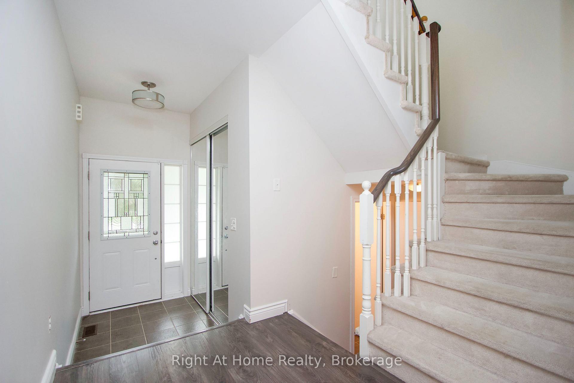 Photo 4 of 1263 Gyatt Crescent, Oshawa, Pinecrest — HOMEH