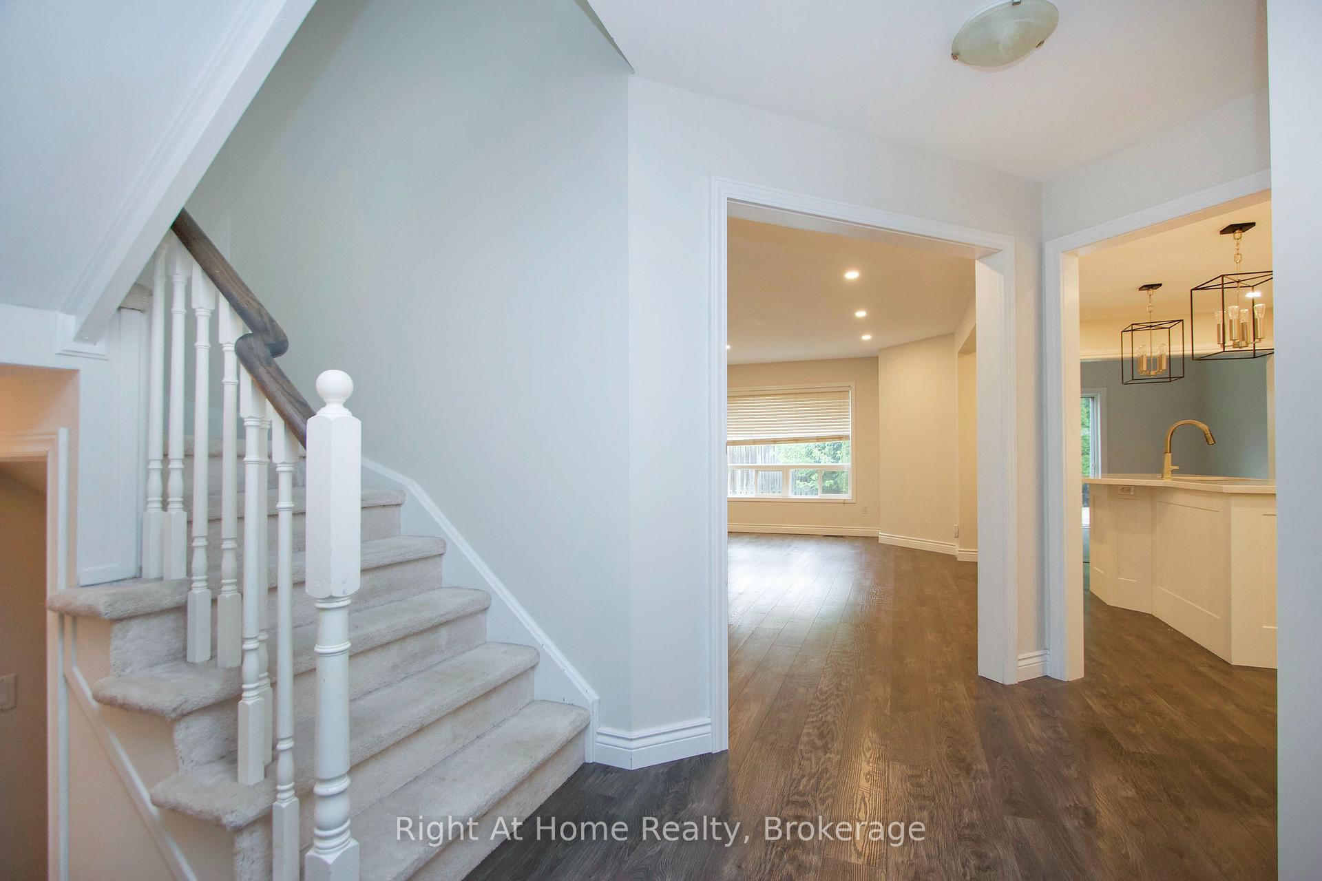 Photo 5 of 1263 Gyatt Crescent, Oshawa, Pinecrest — HOMEH
