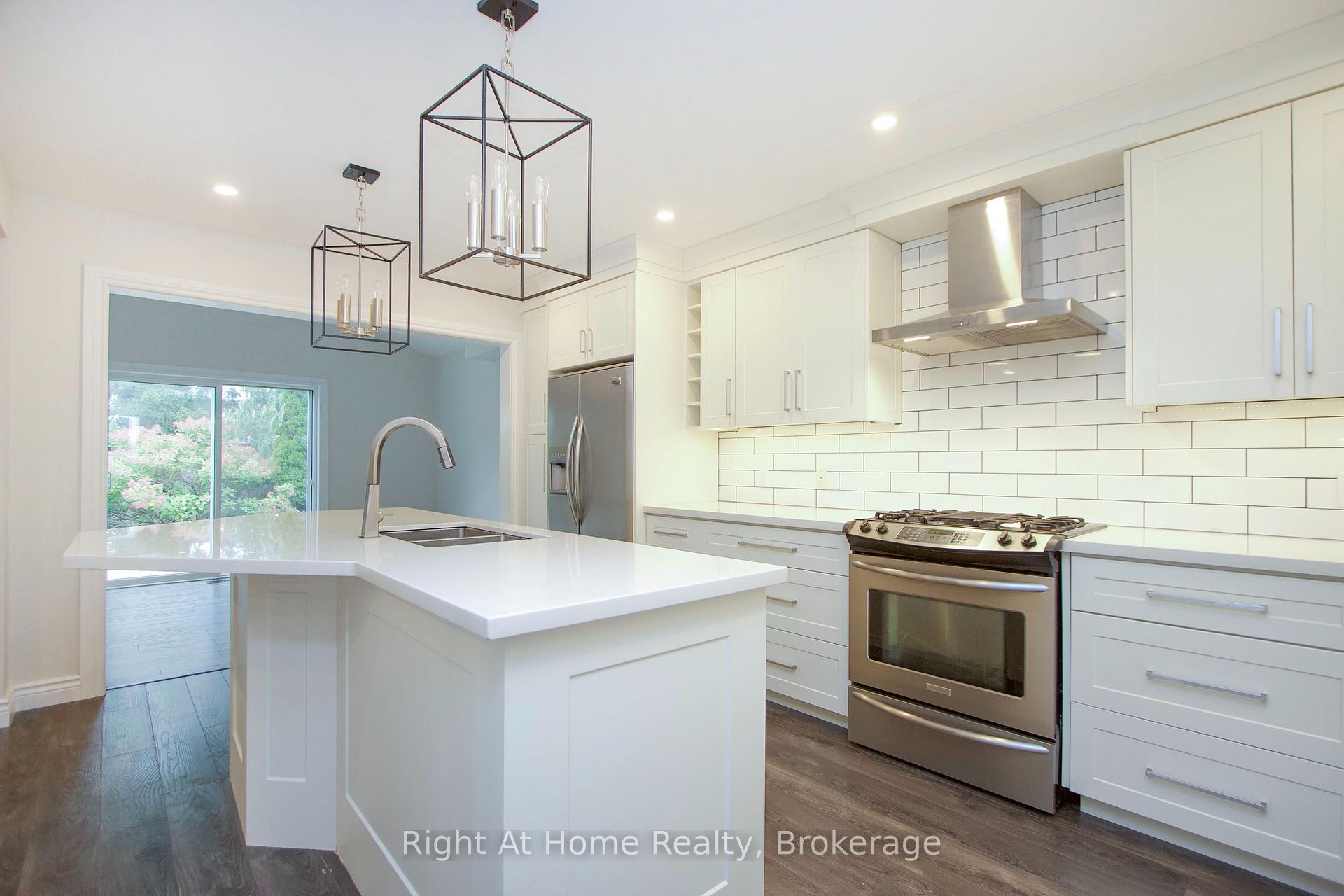 Photo 6 of 1263 Gyatt Crescent, Oshawa, Pinecrest — HOMEH