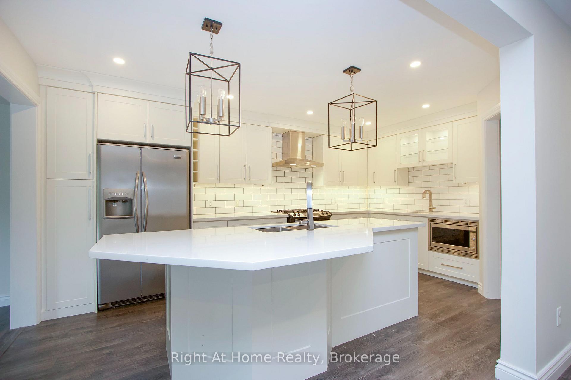Photo 10 of 1263 Gyatt Crescent, Oshawa, Pinecrest — HOMEH