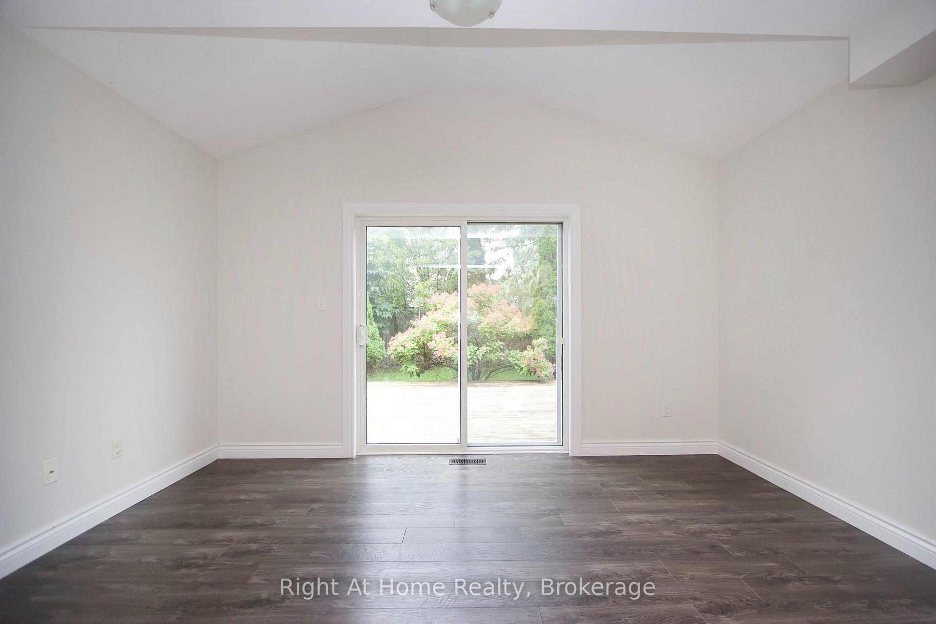 Photo 15 of 1263 Gyatt Crescent, Oshawa, Pinecrest — HOMEH