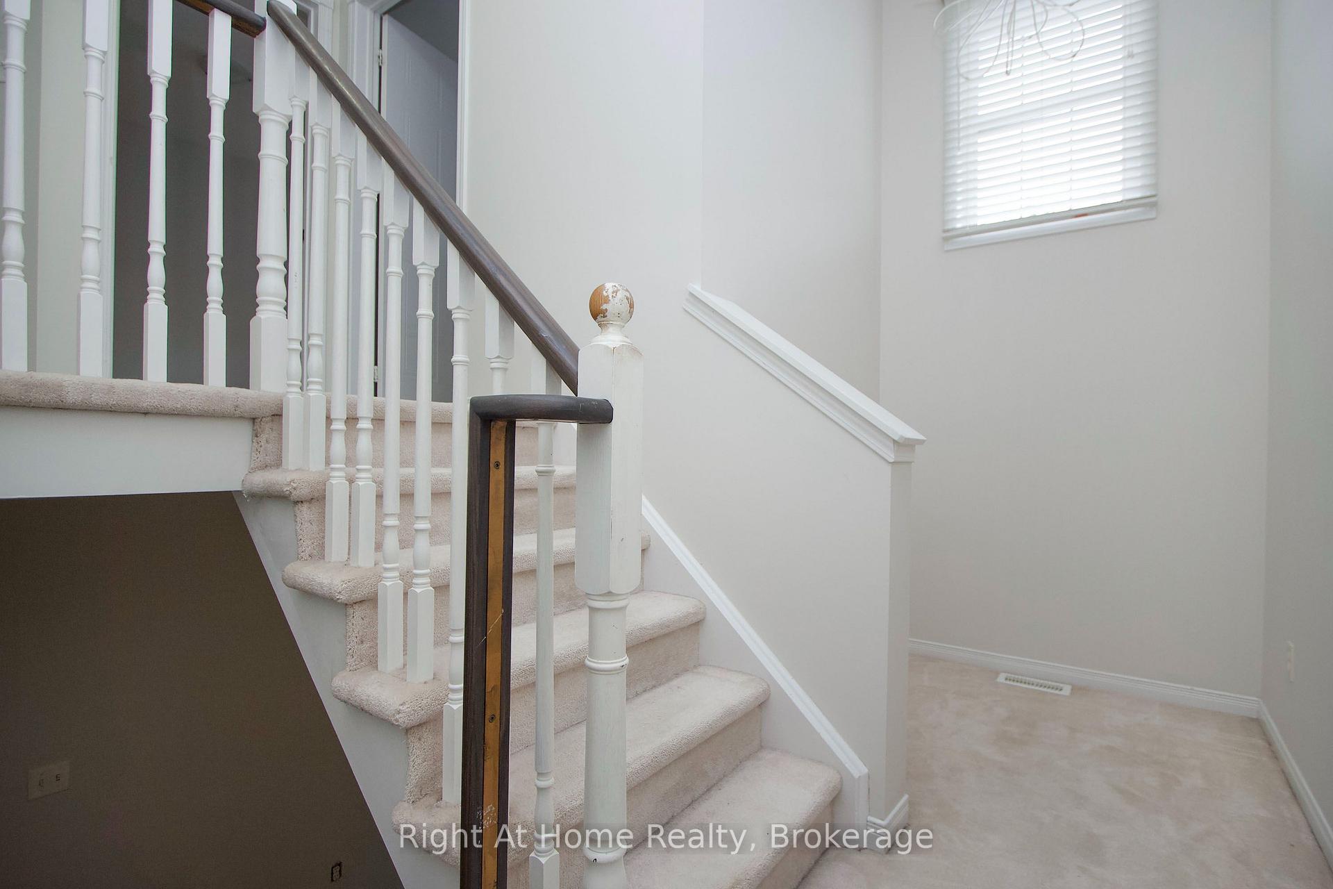 Photo 17 of 1263 Gyatt Crescent, Oshawa, Pinecrest — HOMEH
