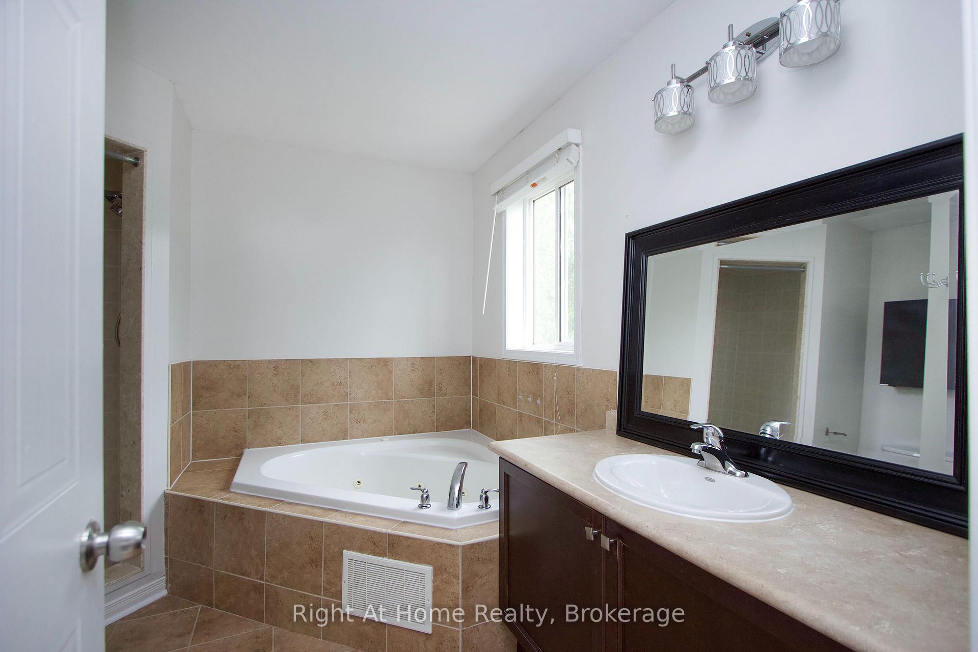 Photo 23 of 1263 Gyatt Crescent, Oshawa, Pinecrest — HOMEH