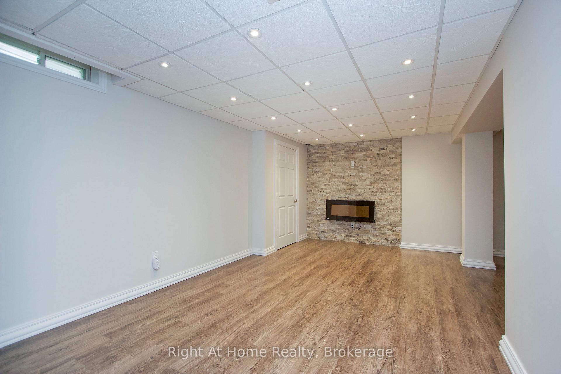 Photo 30 of 1263 Gyatt Crescent, Oshawa, Pinecrest — HOMEH
