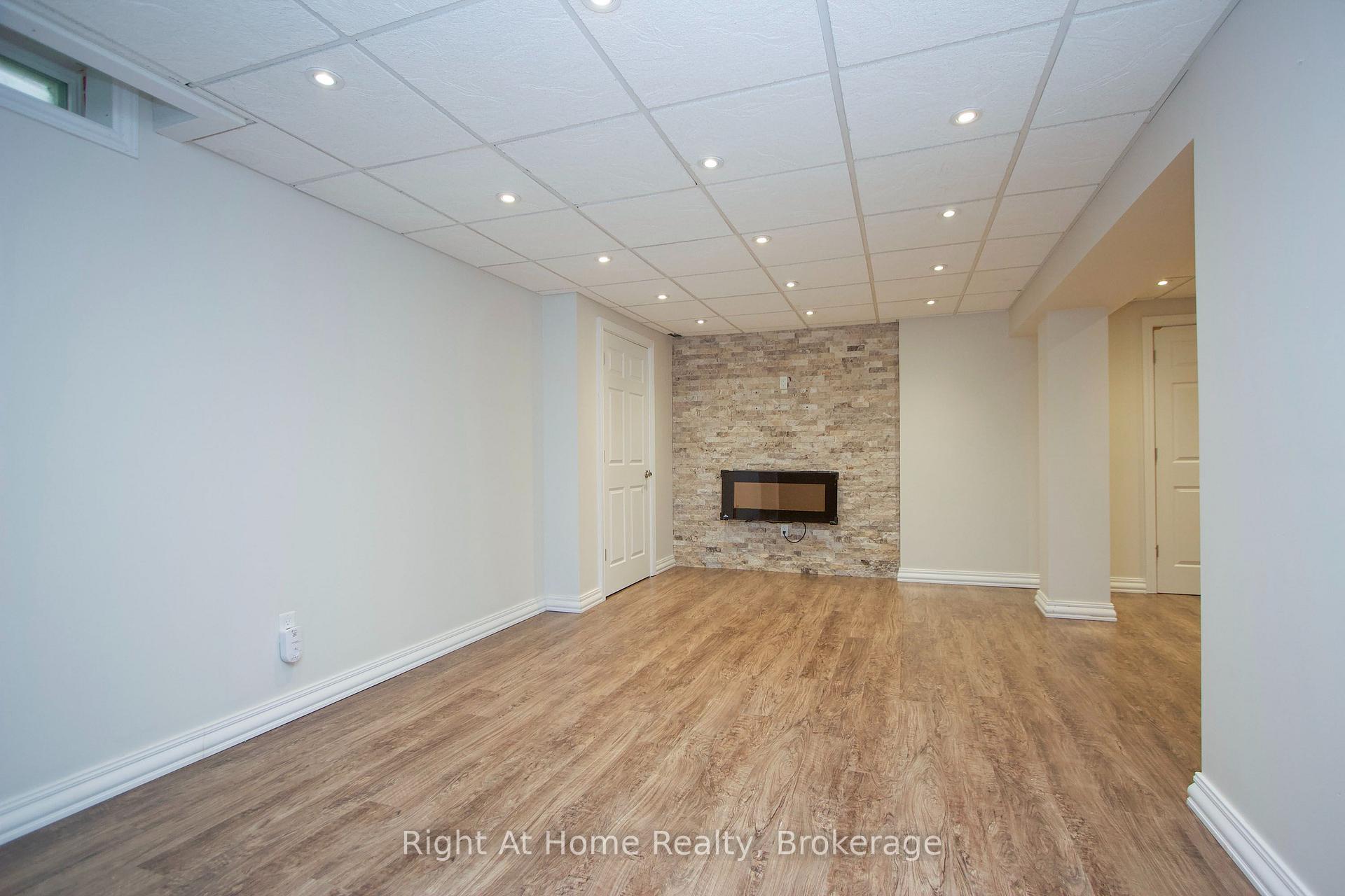 Photo 31 of 1263 Gyatt Crescent, Oshawa, Pinecrest — HOMEH
