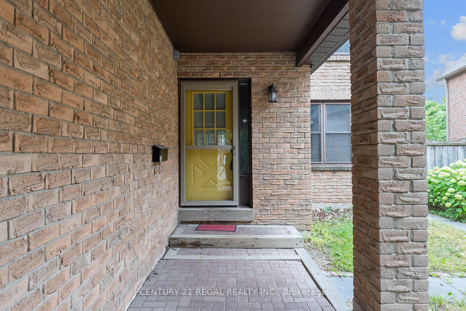 Photo 2 of 28 Ecclesfield Drive, Scarborough, Steeles — HOMEH