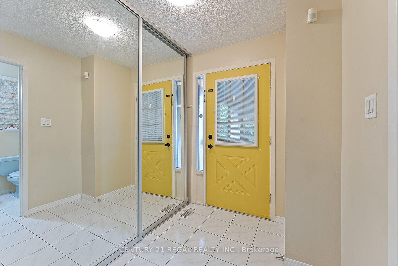 Photo 4 of 28 Ecclesfield Drive, Scarborough, Steeles — HOMEH