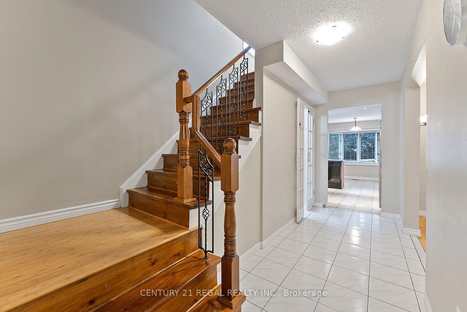 Photo 5 of 28 Ecclesfield Drive, Scarborough, Steeles — HOMEH