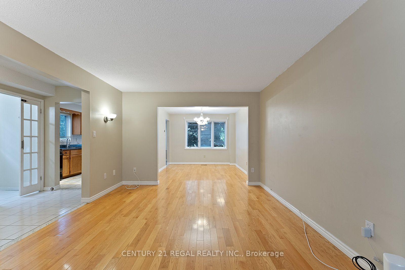 Photo 7 of 28 Ecclesfield Drive, Scarborough, Steeles — HOMEH