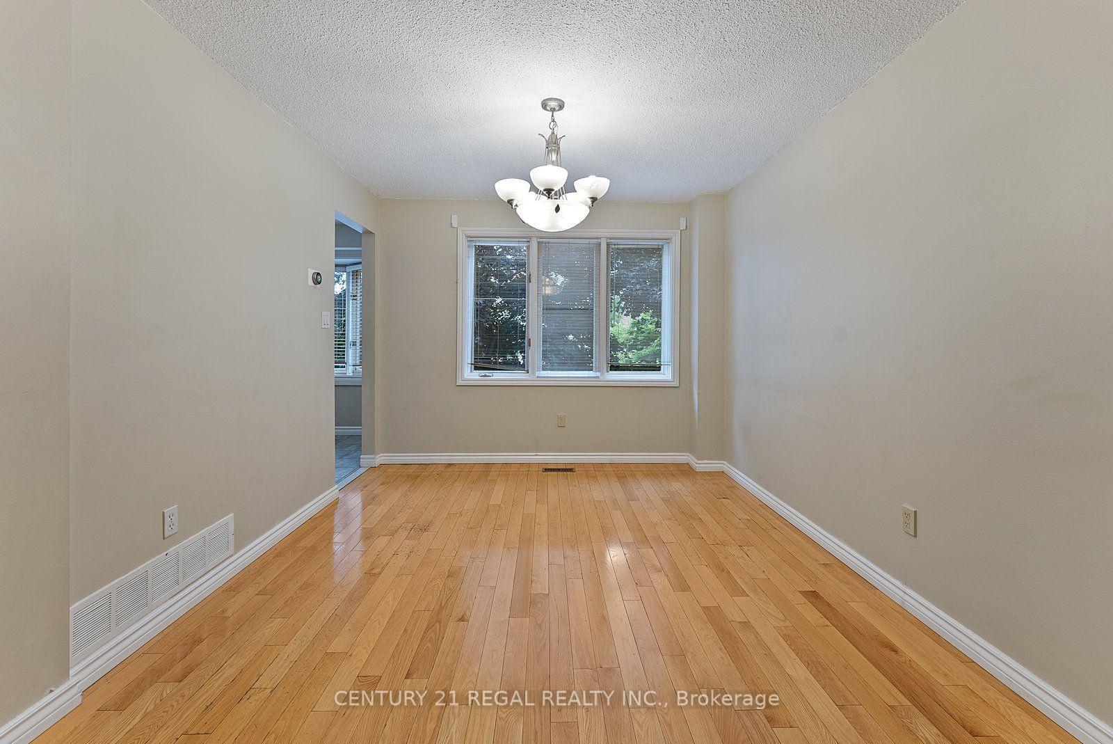 Photo 11 of 28 Ecclesfield Drive, Scarborough, Steeles — HOMEH