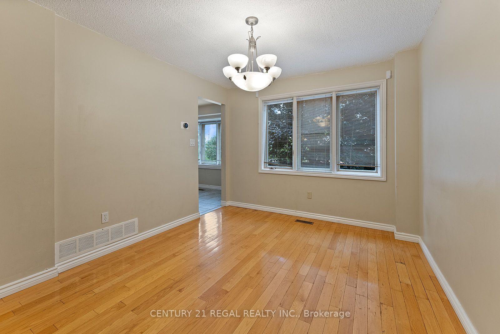 Photo 12 of 28 Ecclesfield Drive, Scarborough, Steeles — HOMEH