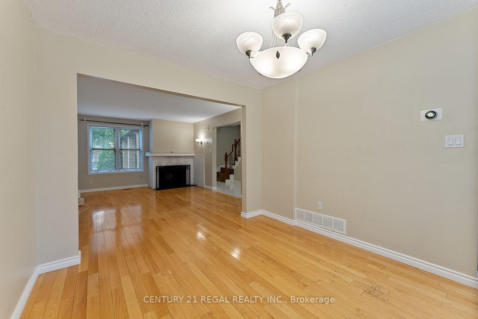 Photo 13 of 28 Ecclesfield Drive, Scarborough, Steeles — HOMEH