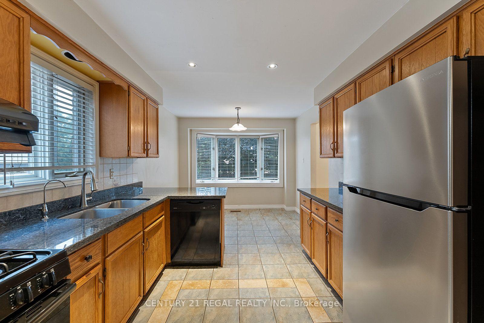 Photo 15 of 28 Ecclesfield Drive, Scarborough, Steeles — HOMEH