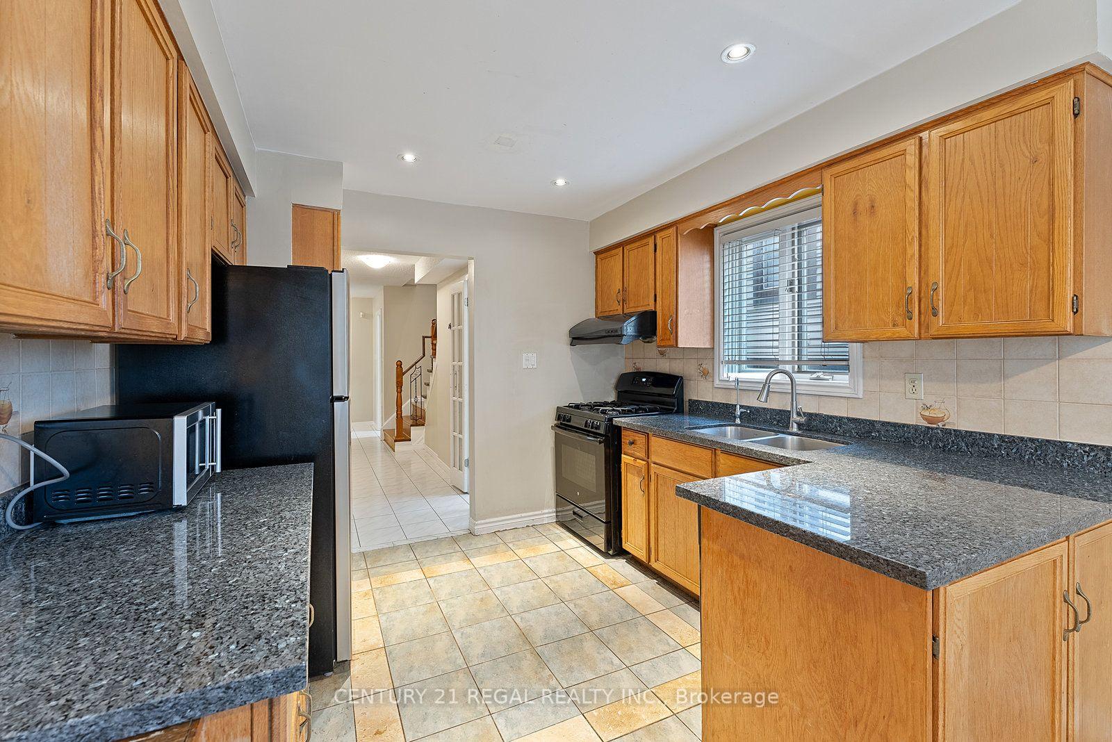 Photo 18 of 28 Ecclesfield Drive, Scarborough, Steeles — HOMEH