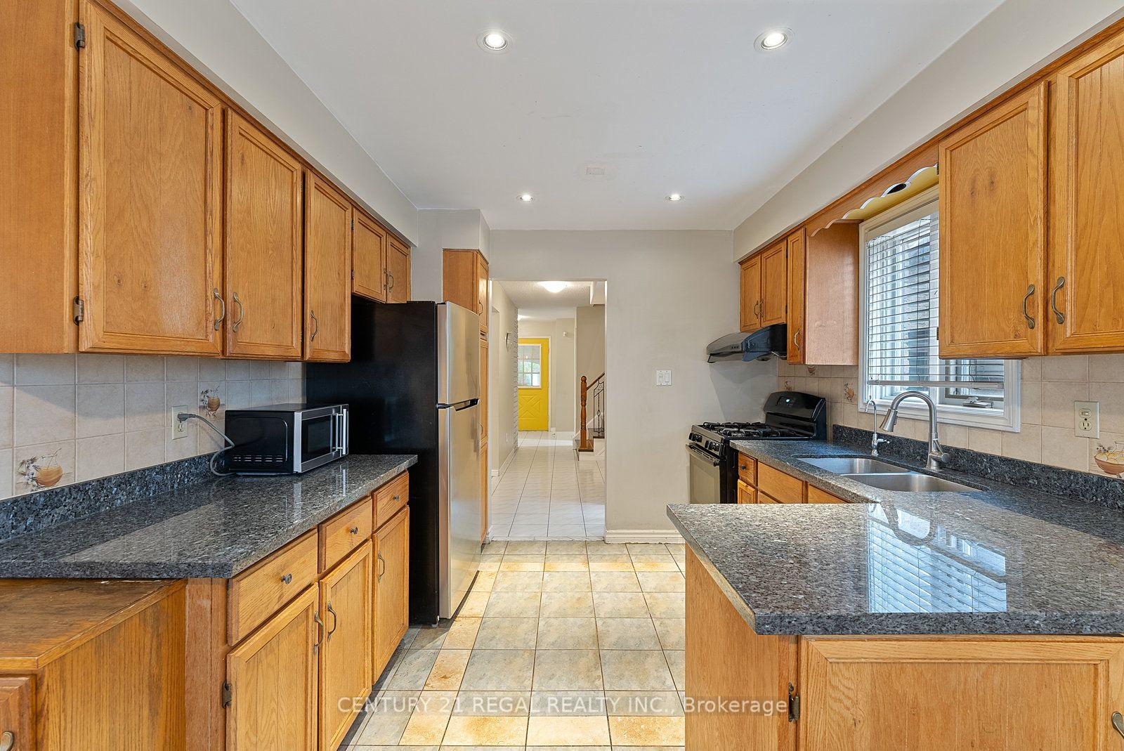 Photo 19 of 28 Ecclesfield Drive, Scarborough, Steeles — HOMEH