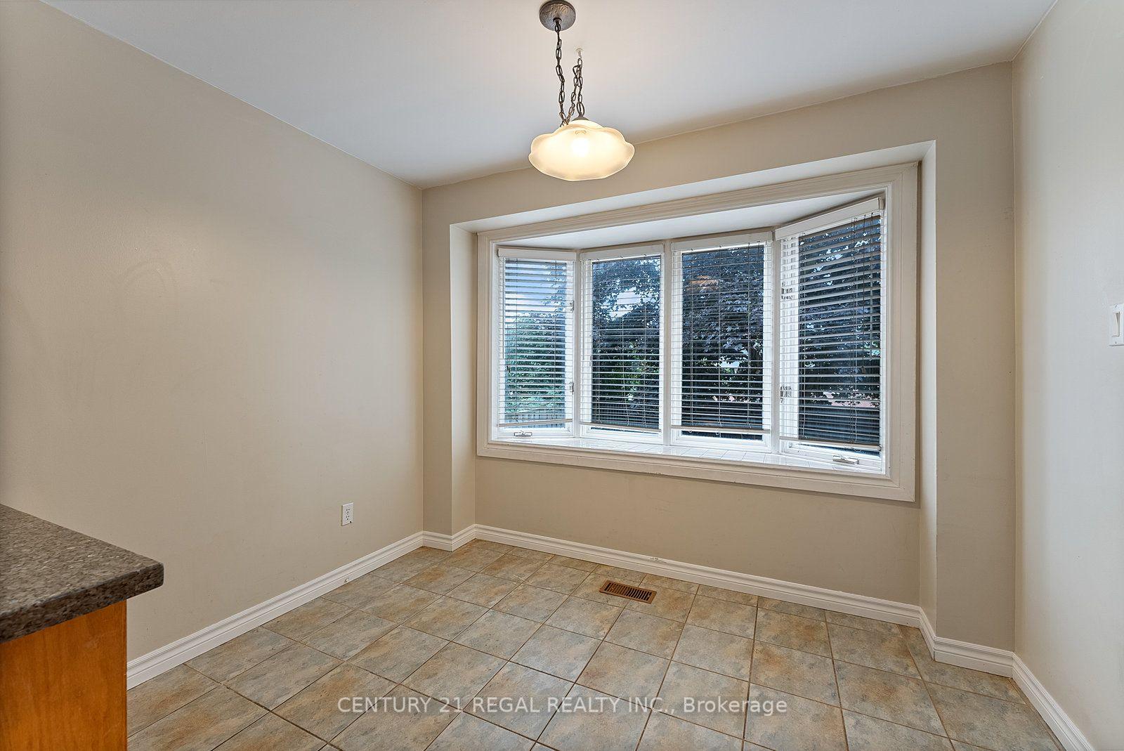 Photo 20 of 28 Ecclesfield Drive, Scarborough, Steeles — HOMEH