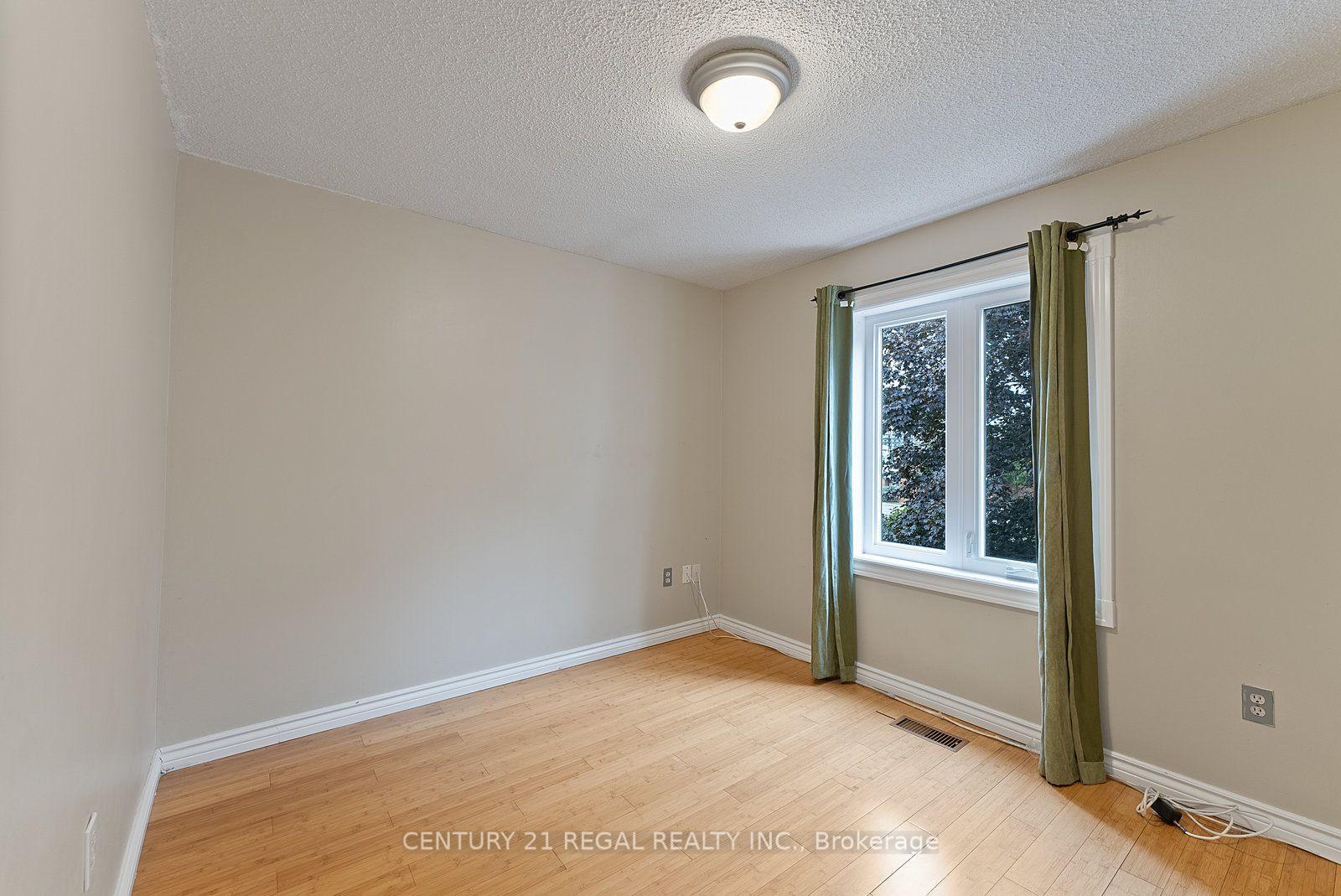 Photo 33 of 28 Ecclesfield Drive, Scarborough, Steeles — HOMEH