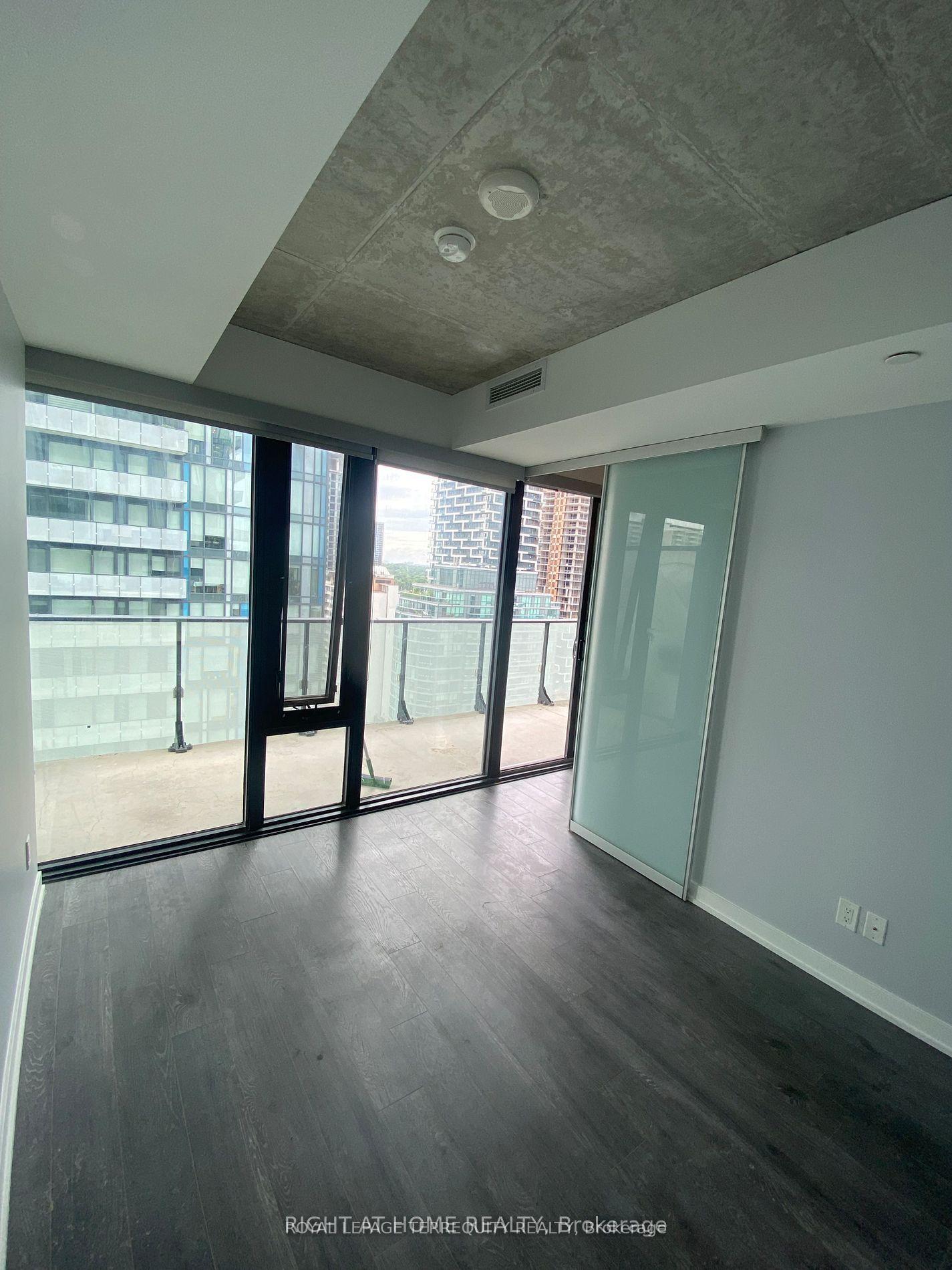 Photo 4 of Unit 1502, 185 Roehampton Avenue, Toronto, Mount Pleasant West — HOMEH