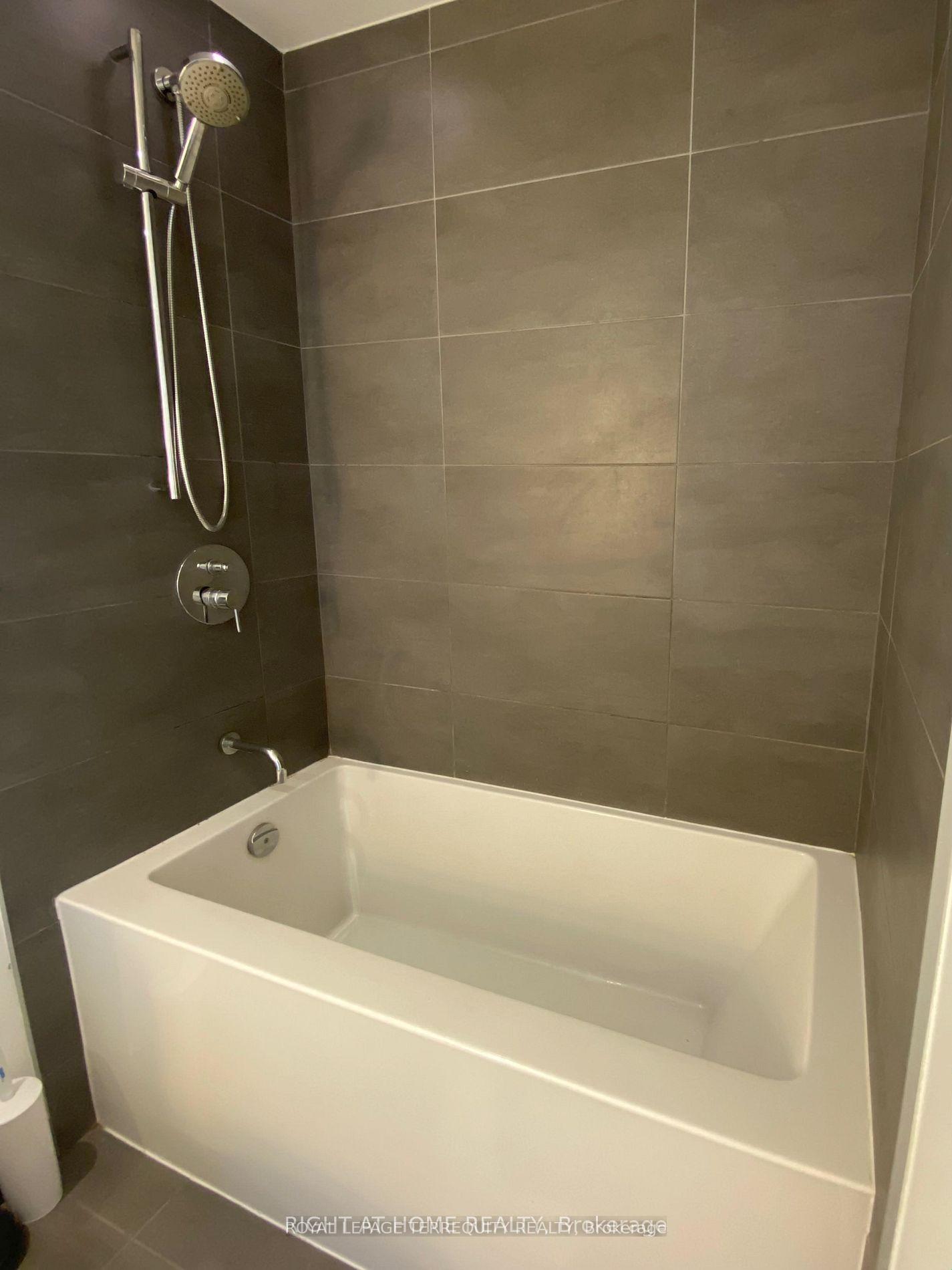 Photo 8 of Unit 1502, 185 Roehampton Avenue, Toronto, Mount Pleasant West — HOMEH