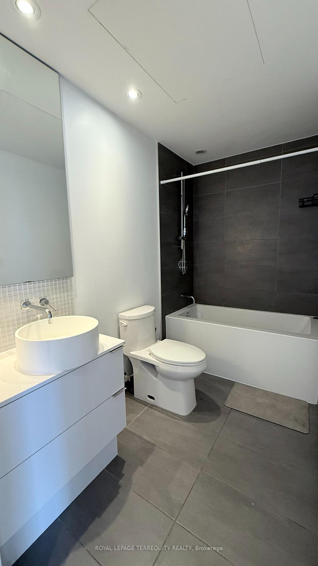 Photo 11 of Unit 1502, 185 Roehampton Avenue, Toronto, Mount Pleasant West — HOMEH