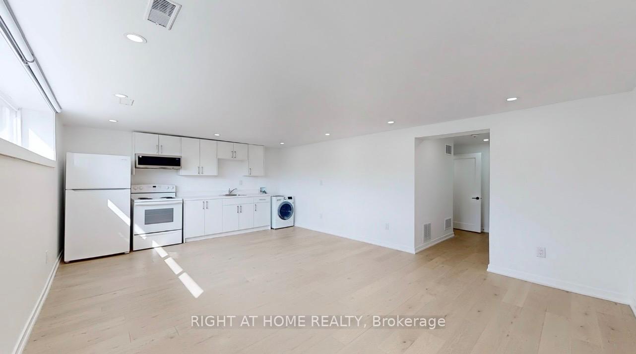 Photo 3 of Unit Basement/Studio, 118 Clifton Avenue, North York, Bathurst Manor — HOMEH
