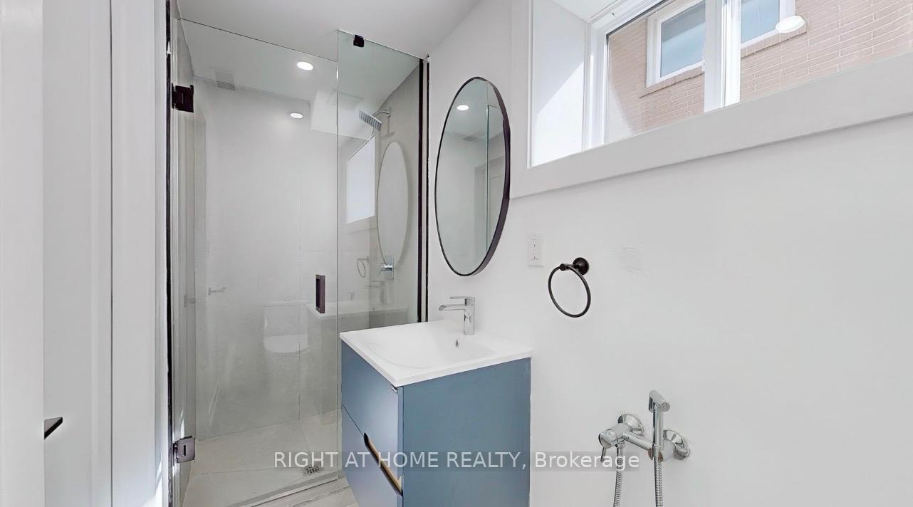 Photo 5 of Unit Basement/Studio, 118 Clifton Avenue, North York, Bathurst Manor — HOMEH