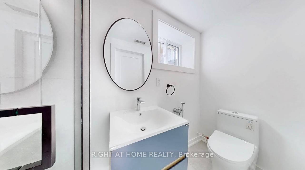Photo 6 of Unit Basement/Studio, 118 Clifton Avenue, North York, Bathurst Manor — HOMEH