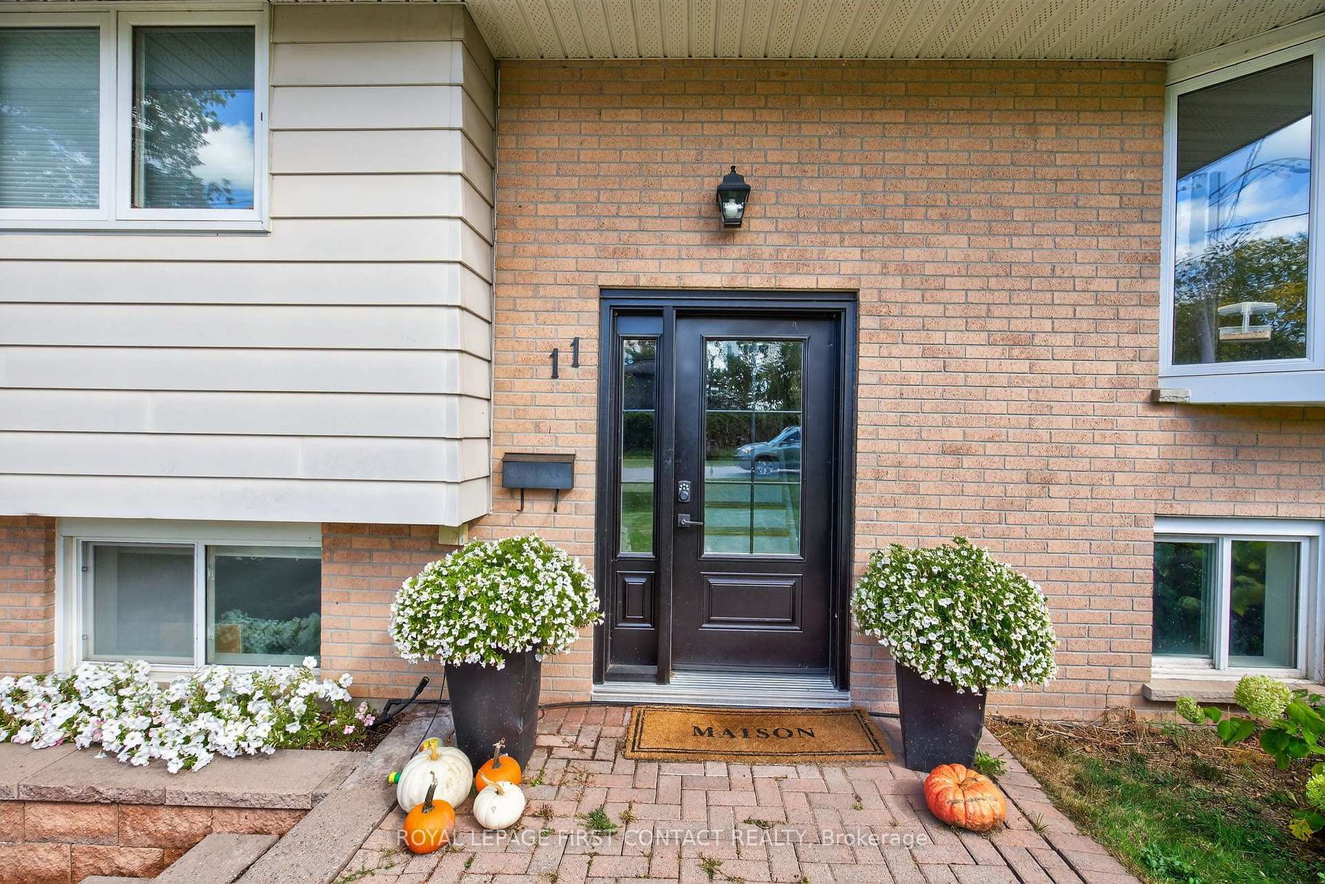 Photo 2 of 11 MacLaren Avenue, Barrie, Painswick North — HOMEH