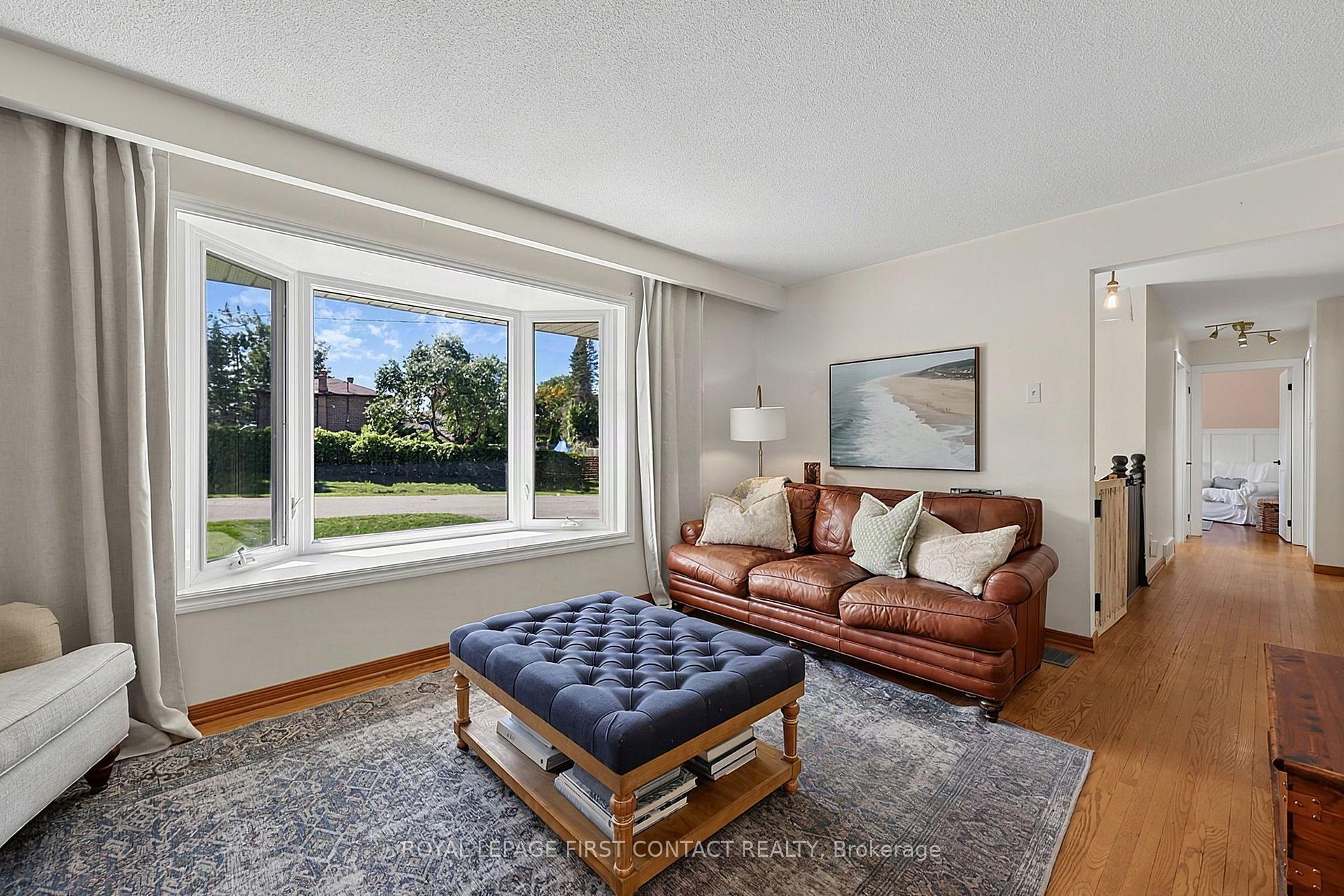Photo 3 of 11 MacLaren Avenue, Barrie, Painswick North — HOMEH