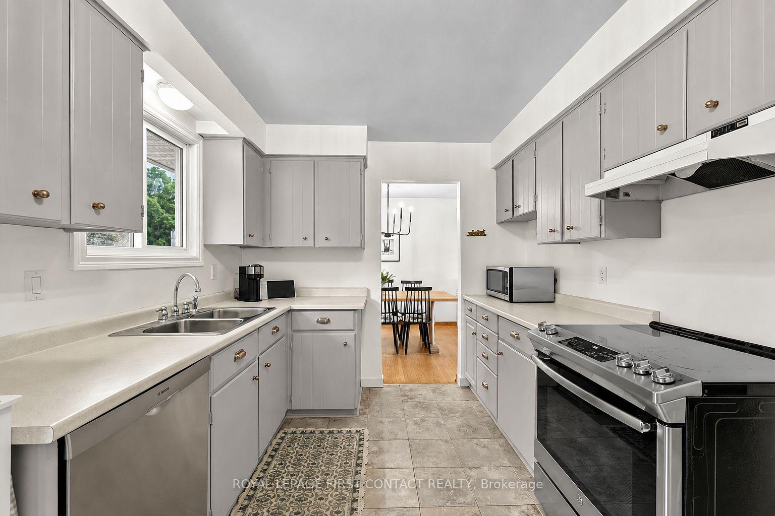 Photo 7 of 11 MacLaren Avenue, Barrie, Painswick North — HOMEH