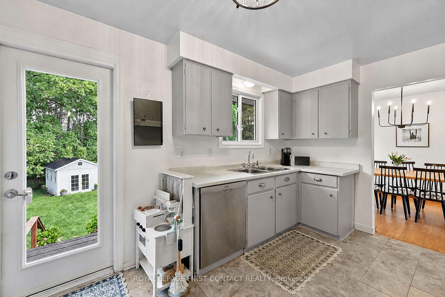 Photo 9 of 11 MacLaren Avenue, Barrie, Painswick North — HOMEH