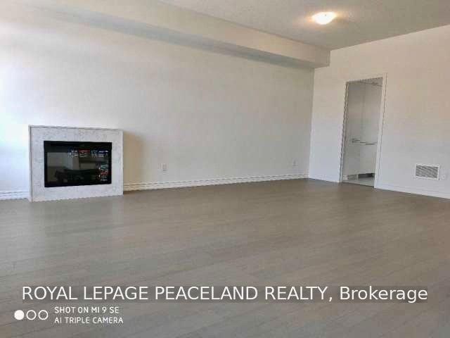 Photo 2 of 19 Frank Charlton Avenue, Markham, Unionville — HOMEH