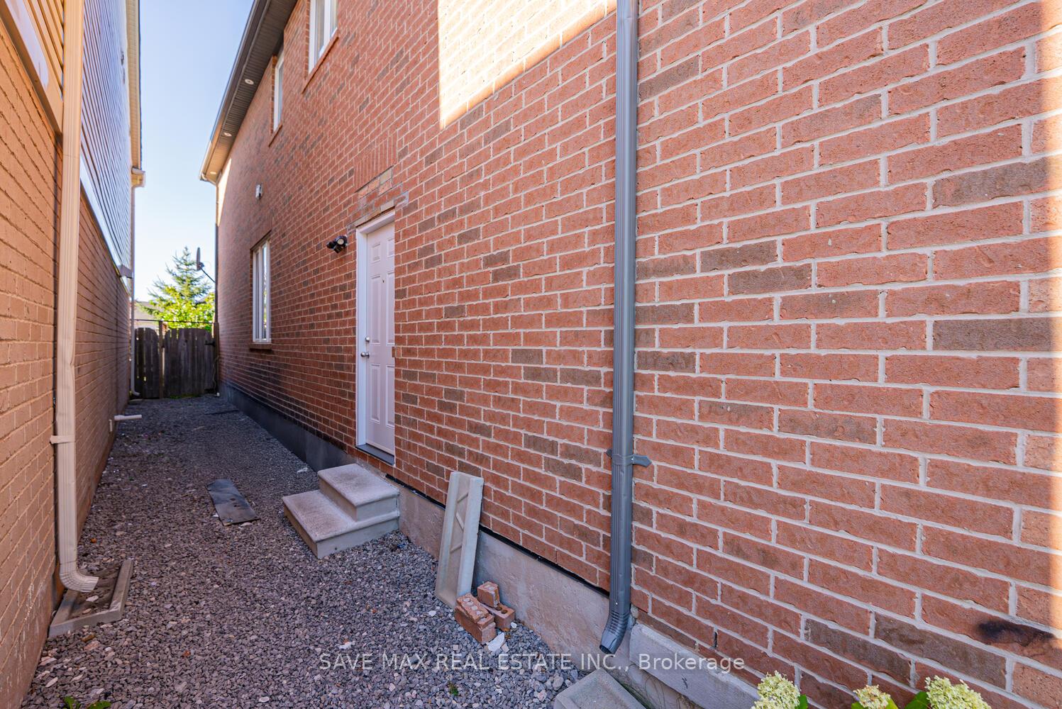 Photo 21 of 4 Donomore Drive, Brampton, Northwest Brampton — HOMEH